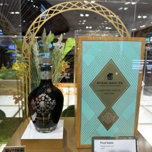 Rượu Royal Salute Platinum Jubilee Edition 1 thuoclangoaicaocap com 25 - Thuoclangoaicaocap.com | Chuyên Thuốc Lá Ngoại Cao Cấp & Xì Gà